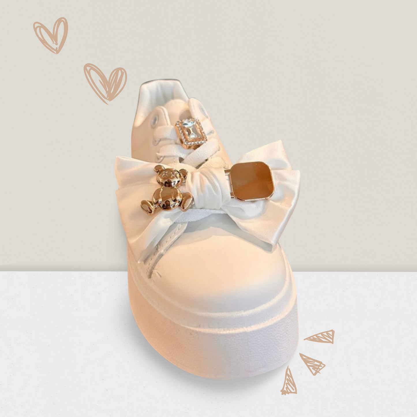 Sneakers mit Schleife und goldenen Details