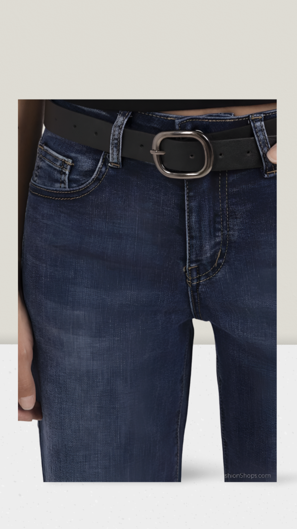 Jeans mit Gürtel