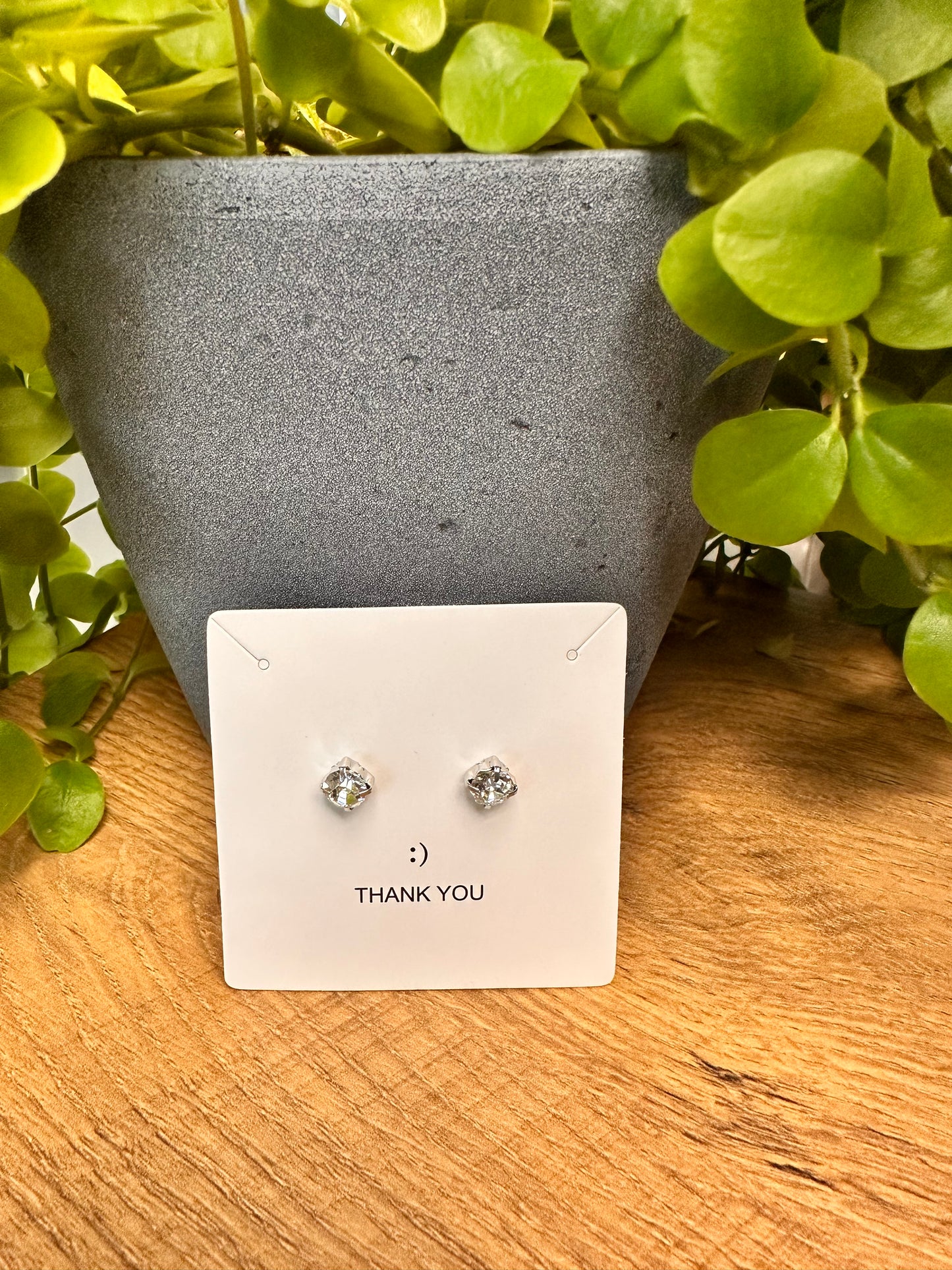 Klassische Strass-Ohrstecker – Schlichte Eleganz 💎