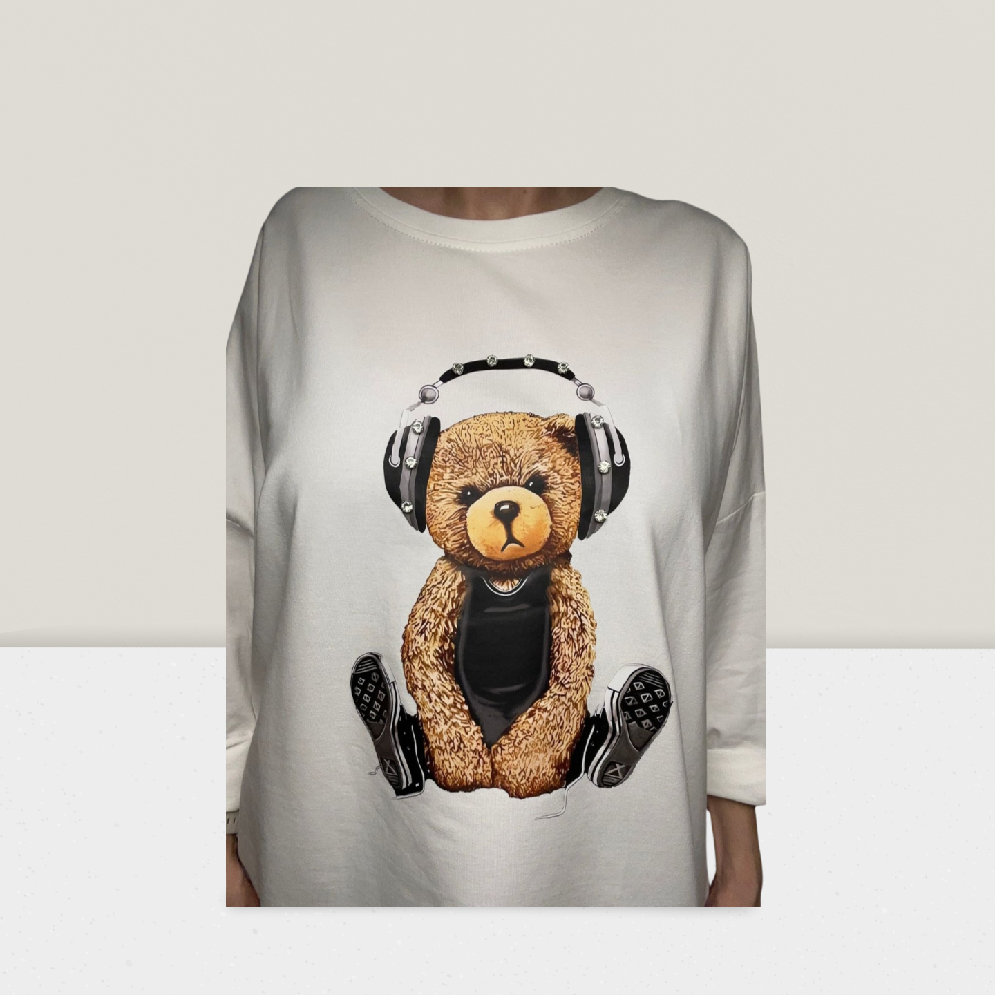 Sweatshirt mit süßem Bären-Motiv und Strass-Verzierung