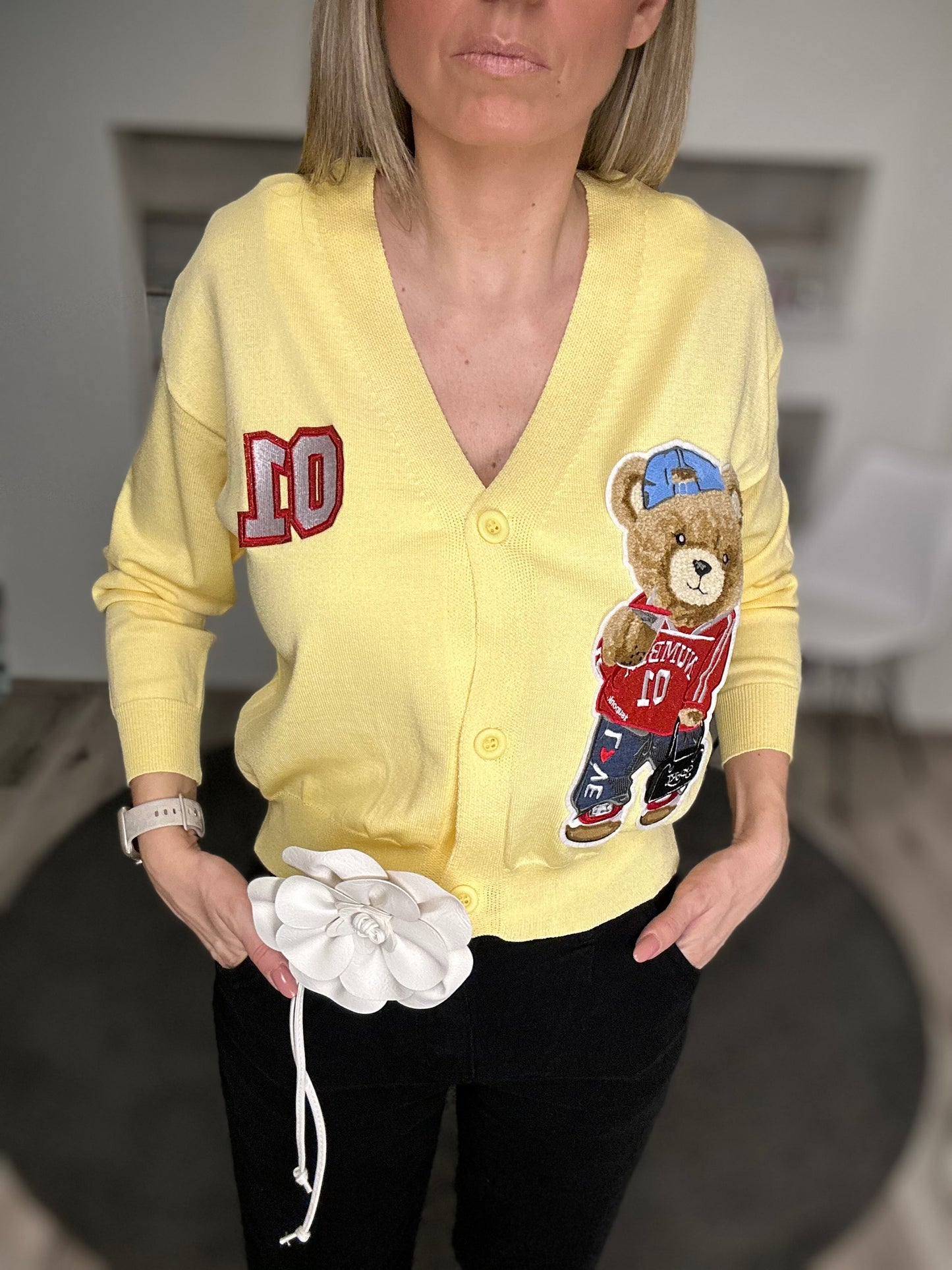 Cardigan mit Bären-Patch – Cute meets Cool!