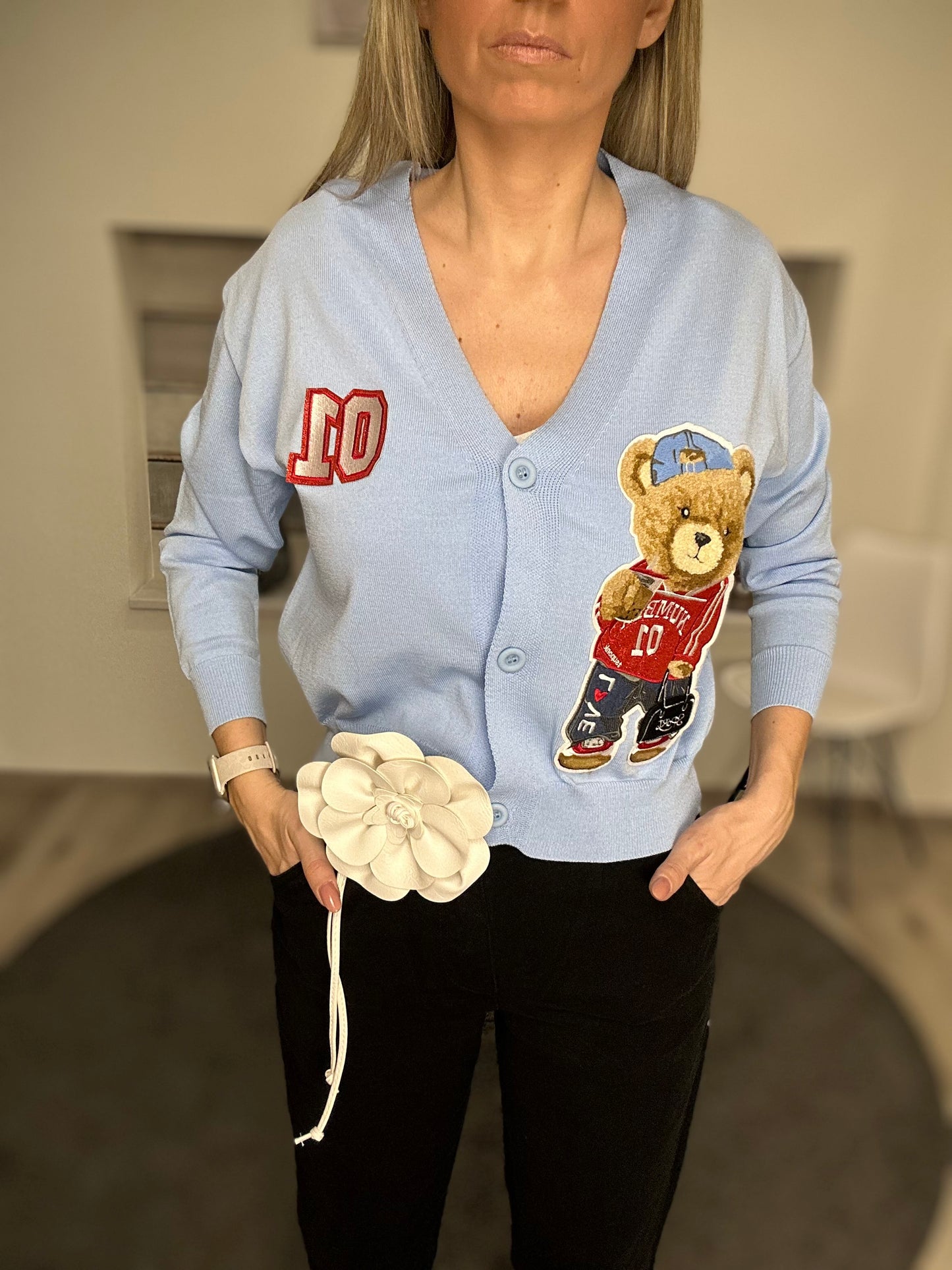 Cardigan mit Bären-Patch – Cute meets Cool!