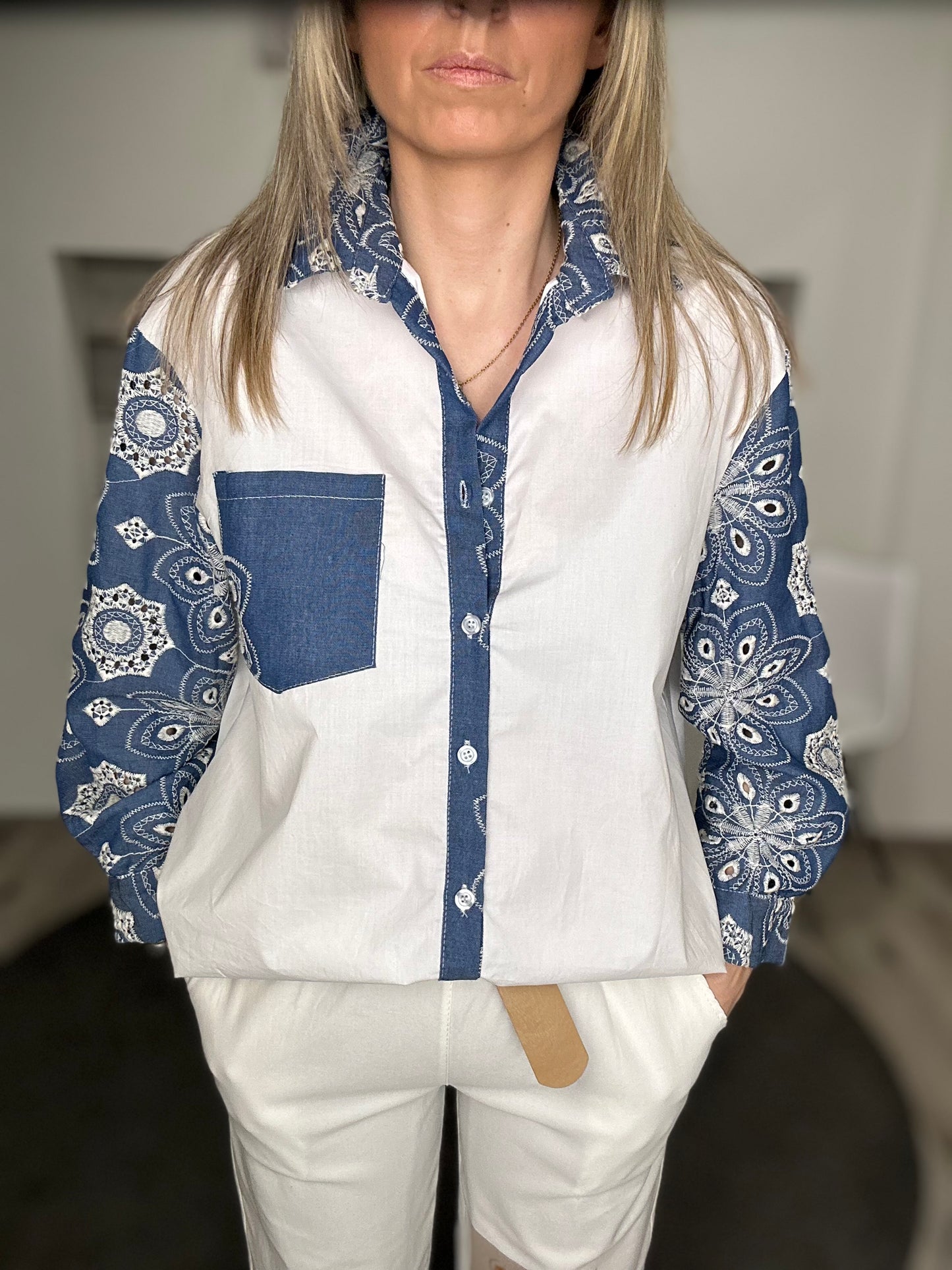 Statement-Bluse im Bandana-Style – Cool, kontrastreich & absolut besonders!