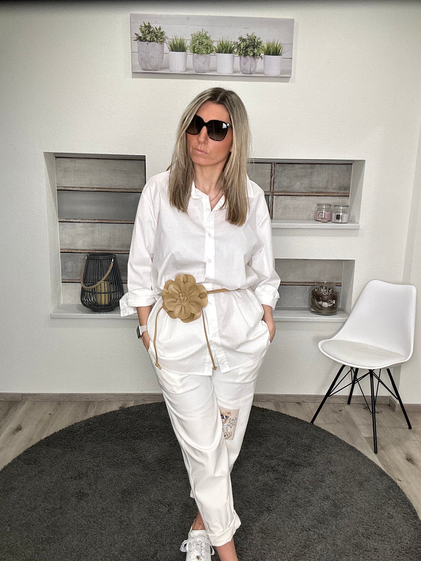 Oversize-Bluse mit Leo-Stern – Klassisch trifft Statement!