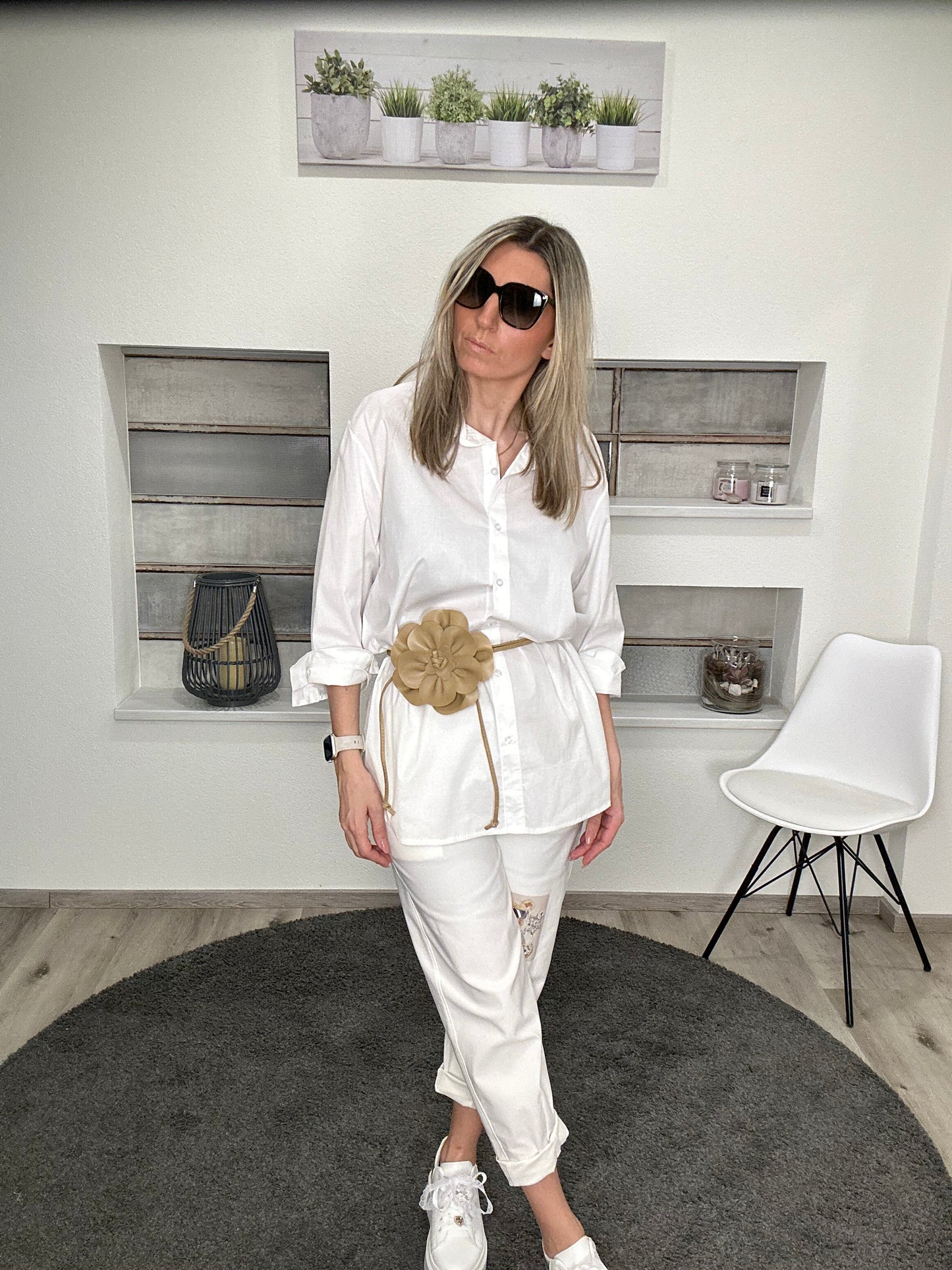 Oversize-Bluse mit Leo-Stern – Klassisch trifft Statement!