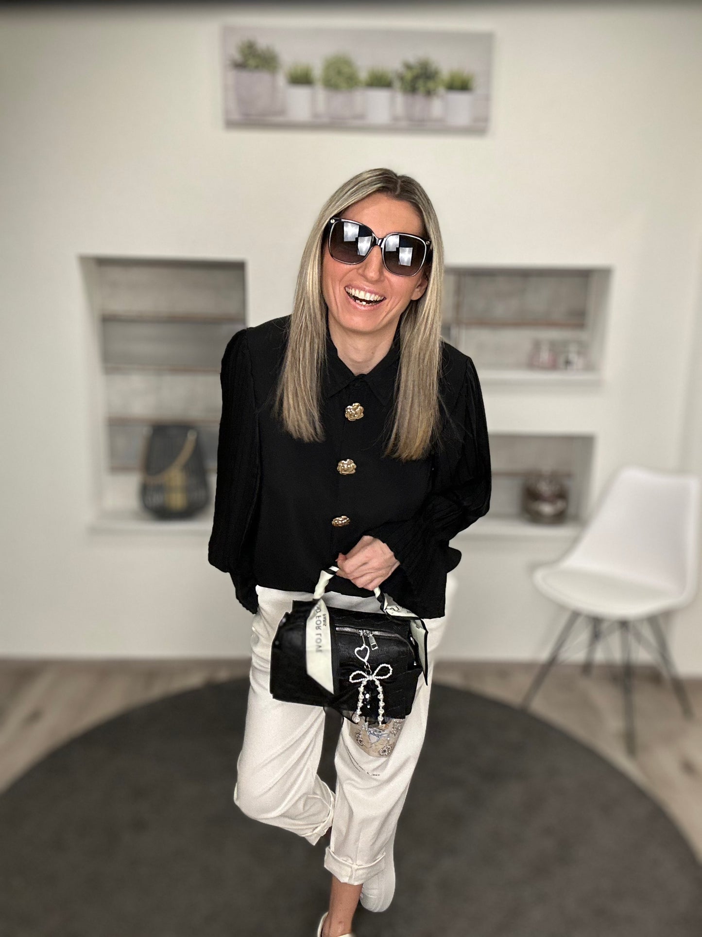 Elegante Bluse mit Plisseeärmeln – Schwarz oder Weiß