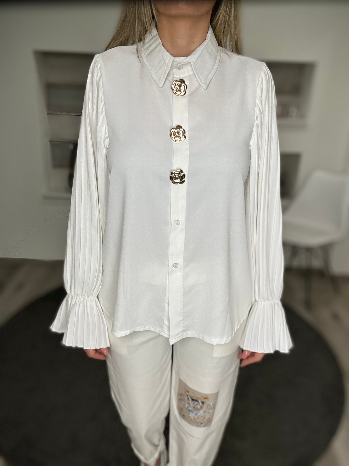 Elegante Bluse mit Plisseeärmeln – Schwarz oder Weiß