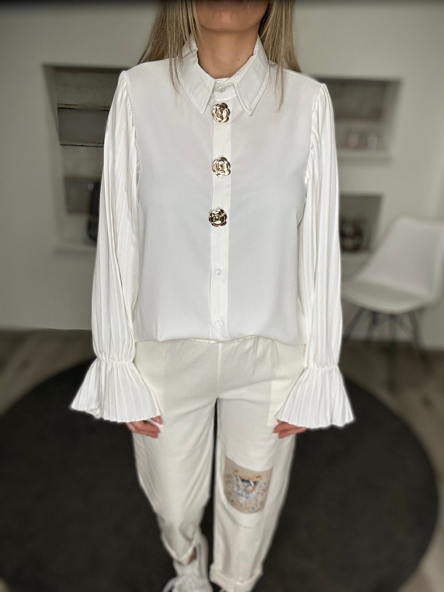 Elegante Bluse mit Plisseeärmeln – Schwarz oder Weiß