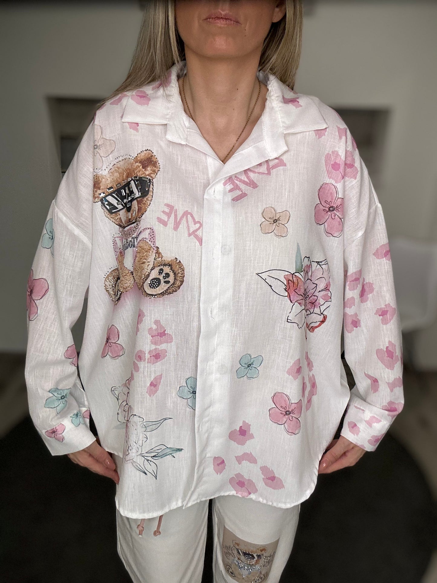 Teddy-Liebe in Blusenform – Verspielt, frech & mega stylisch! 🧸🌸