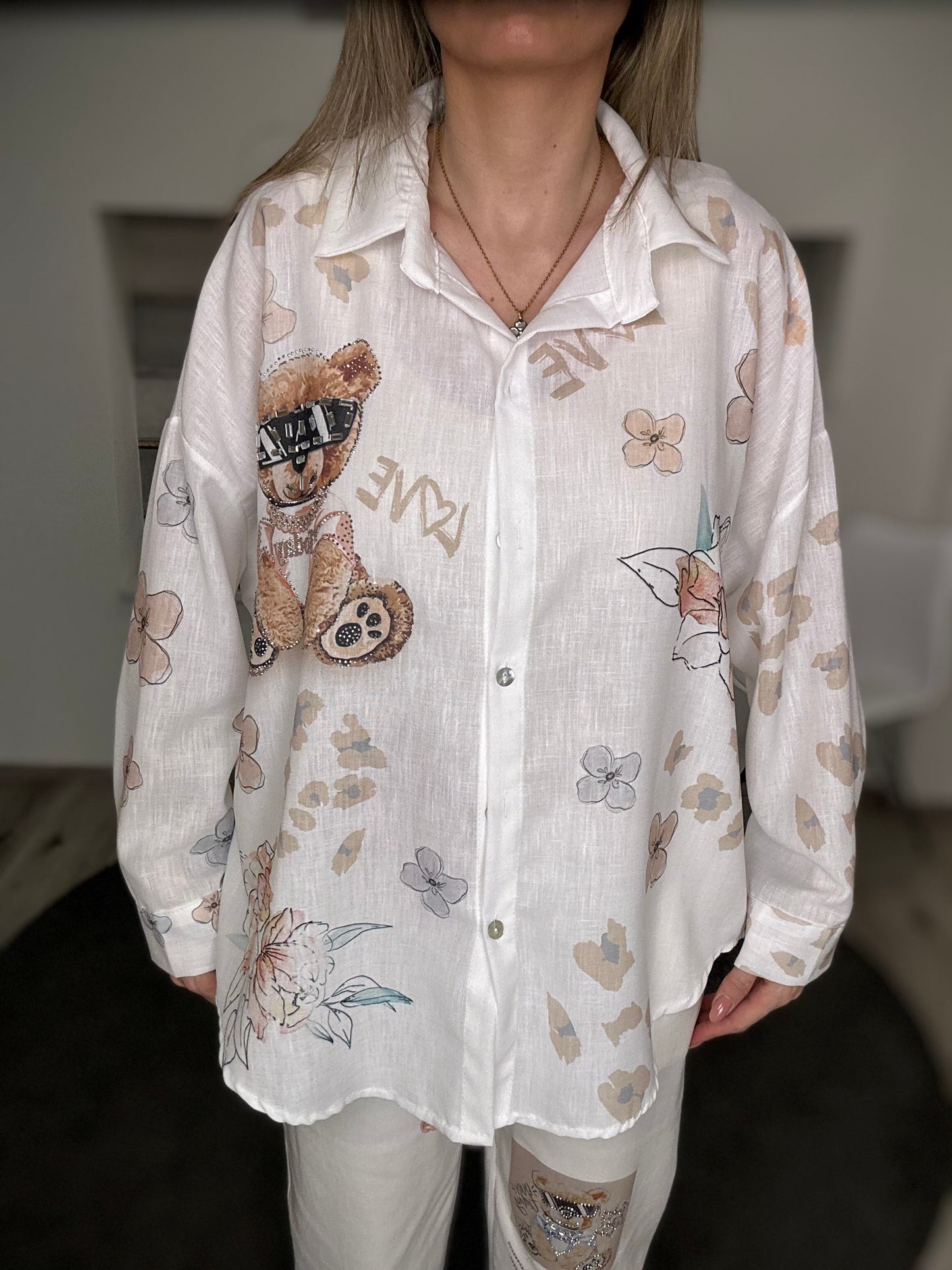 Teddy-Liebe in Blusenform – Verspielt, frech & mega stylisch! 🧸🌸