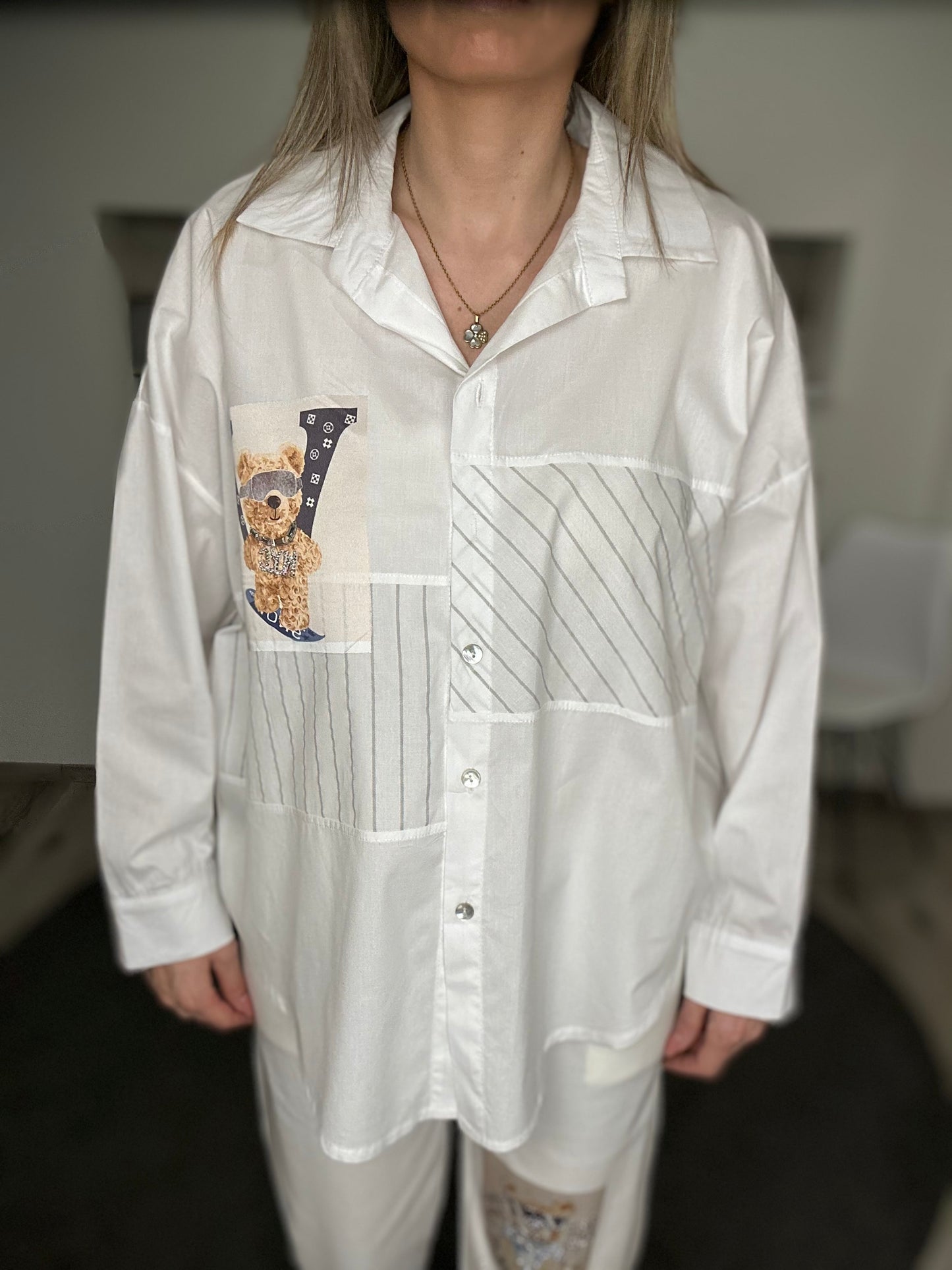 Patchwork-Bärchenbluse – Cozy trifft Cool! 🐻✨