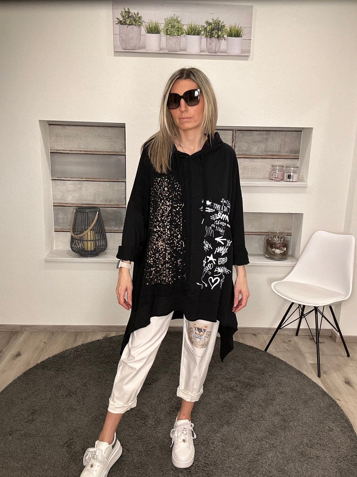 Asymmetrischer Hoodie mit Glitzer & Print! 💫🖤