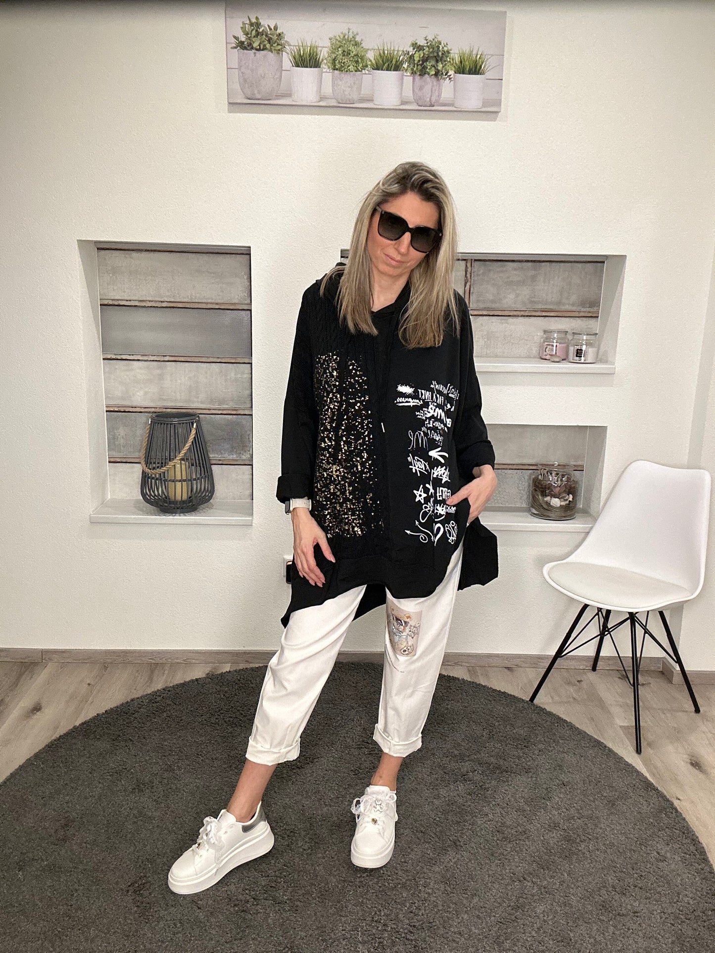 Asymmetrischer Hoodie mit Glitzer & Print! 💫🖤