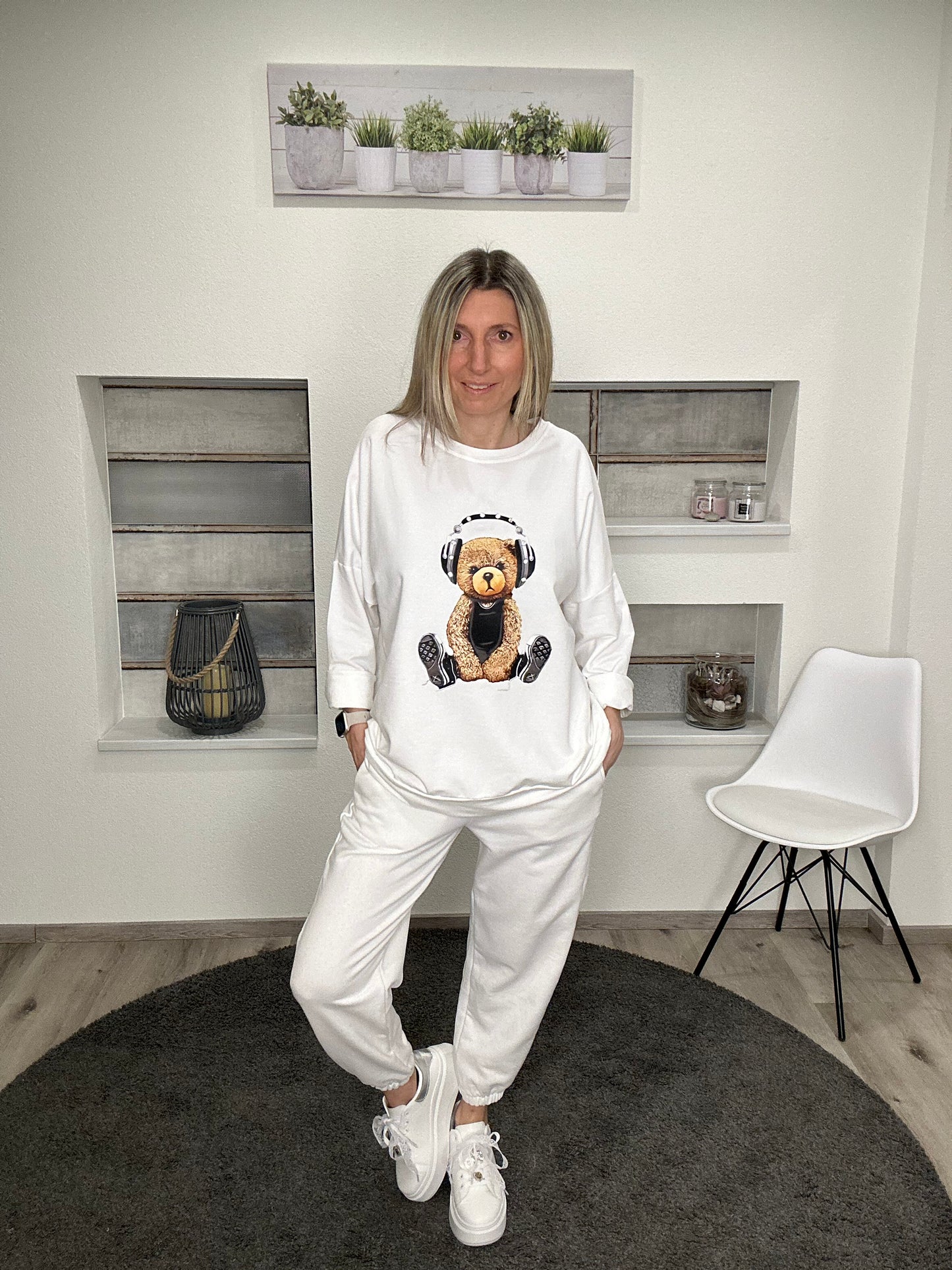 Sweatshirt mit süßem Bären-Motiv und Strass-Verzierung