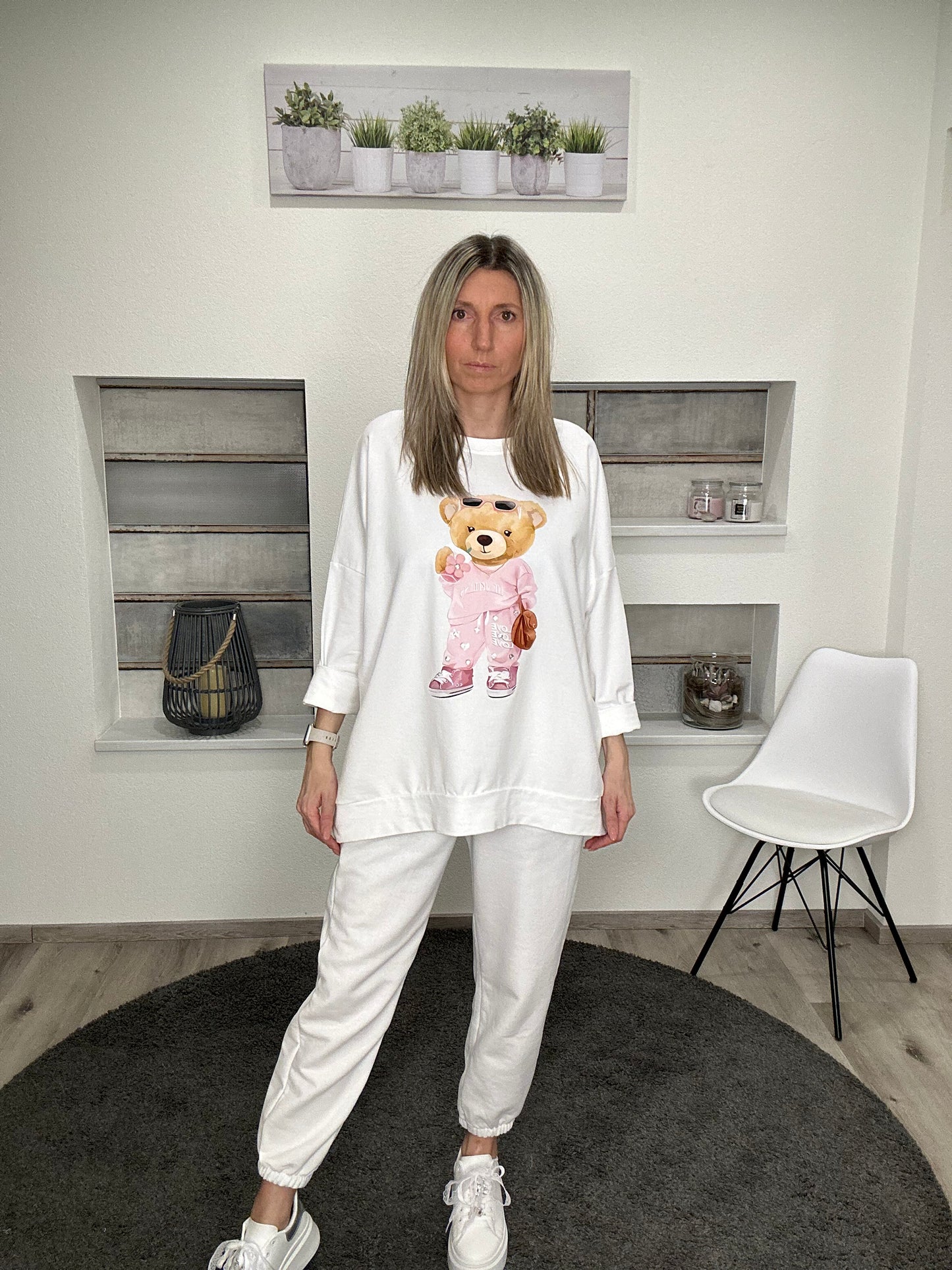Sweatshirt mit süßem Bären-Motiv und Strass-Verzierung