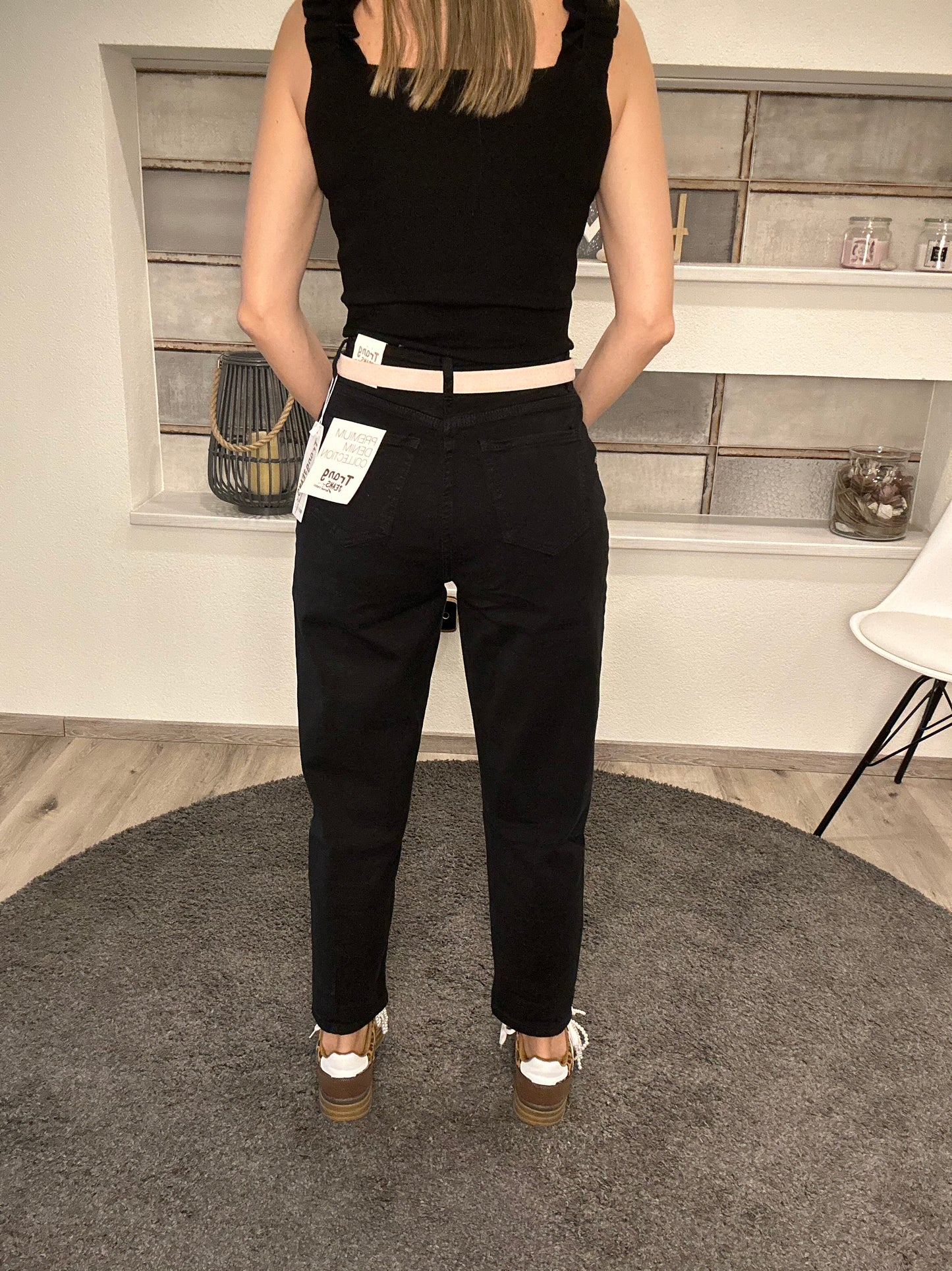 High-Waist-Hose in Schwarz – Basic trifft Coolness!