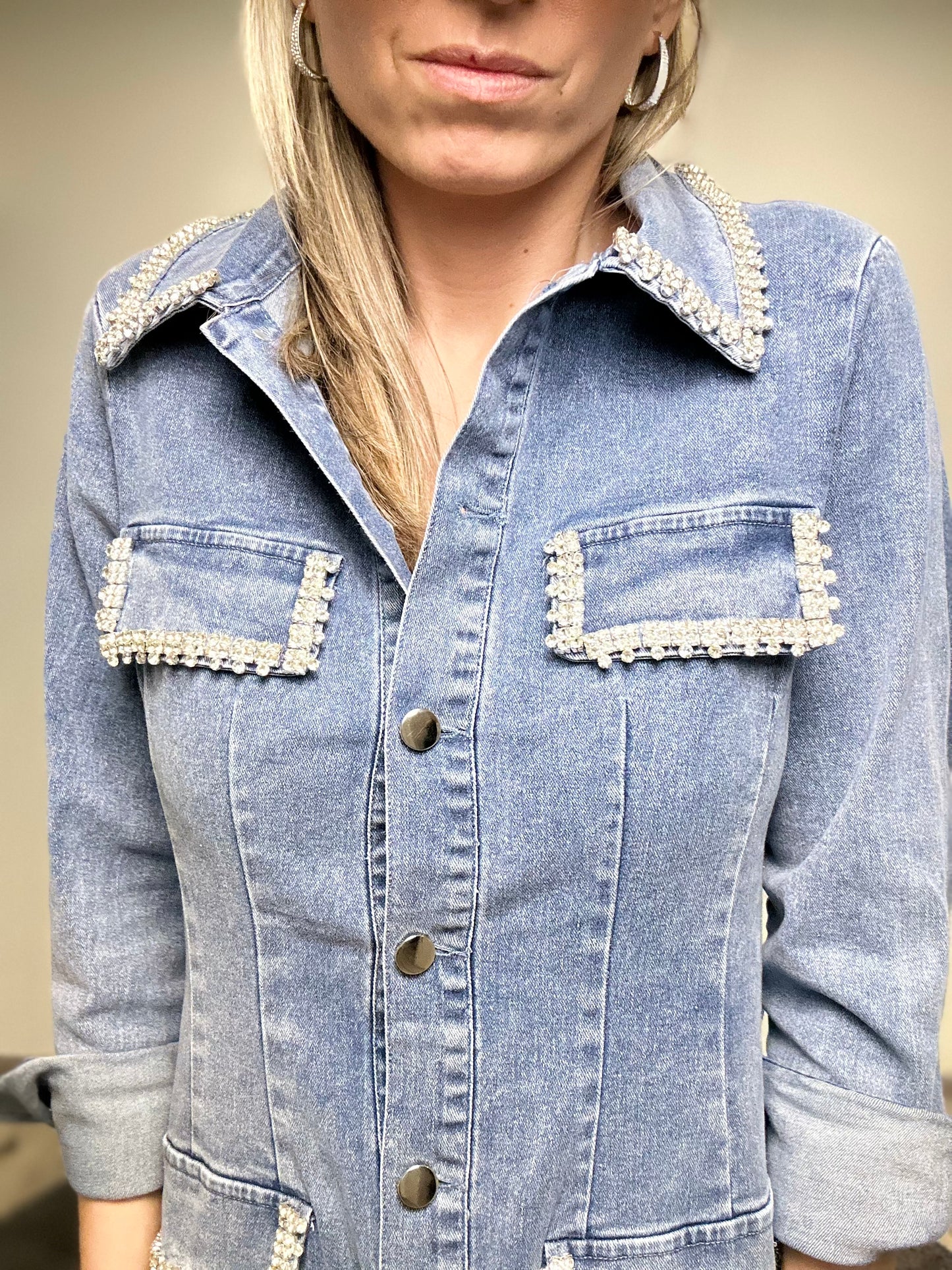 ✨ "Jeanius Chic" – Denimkleid mit Glitzer-Upgrade 👗