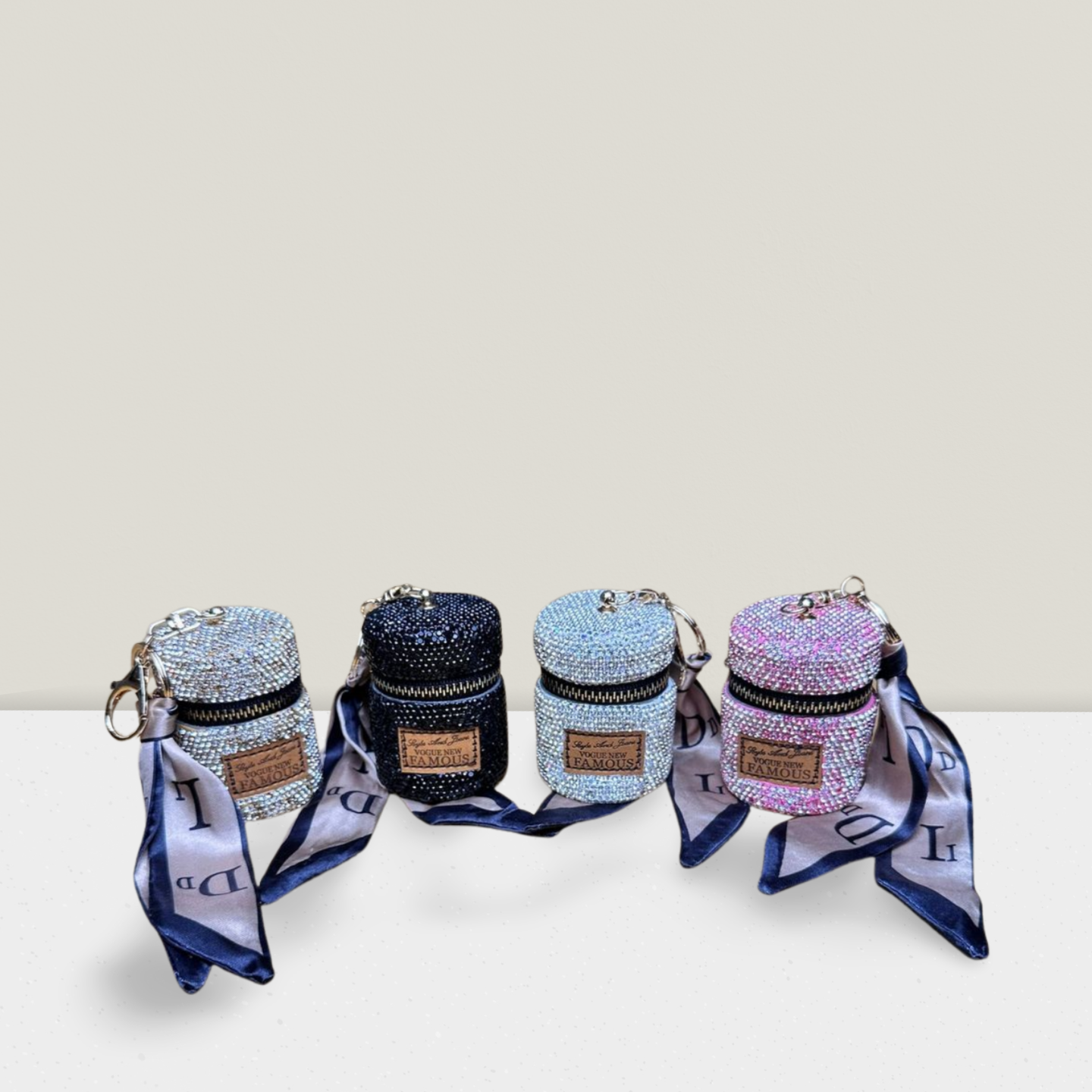 👜 Mini Glam Crush – Strass-Case mit Charme & Schleife 👜