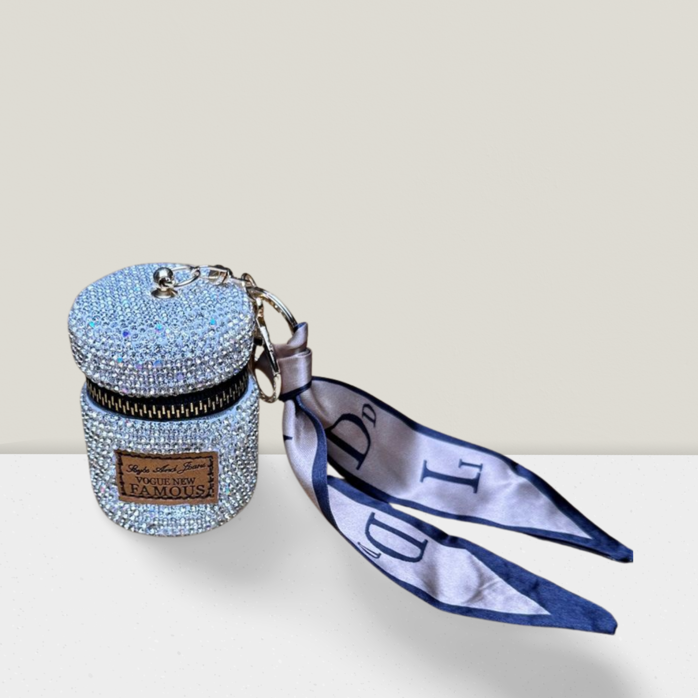 👜 Mini Glam Crush – Strass-Case mit Charme & Schleife 👜