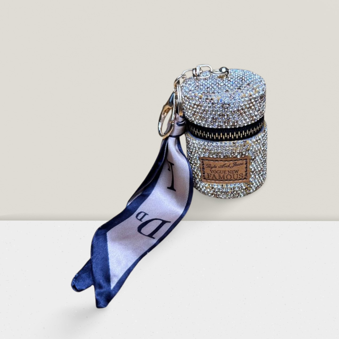 👜 Mini Glam Crush – Strass-Case mit Charme & Schleife 👜