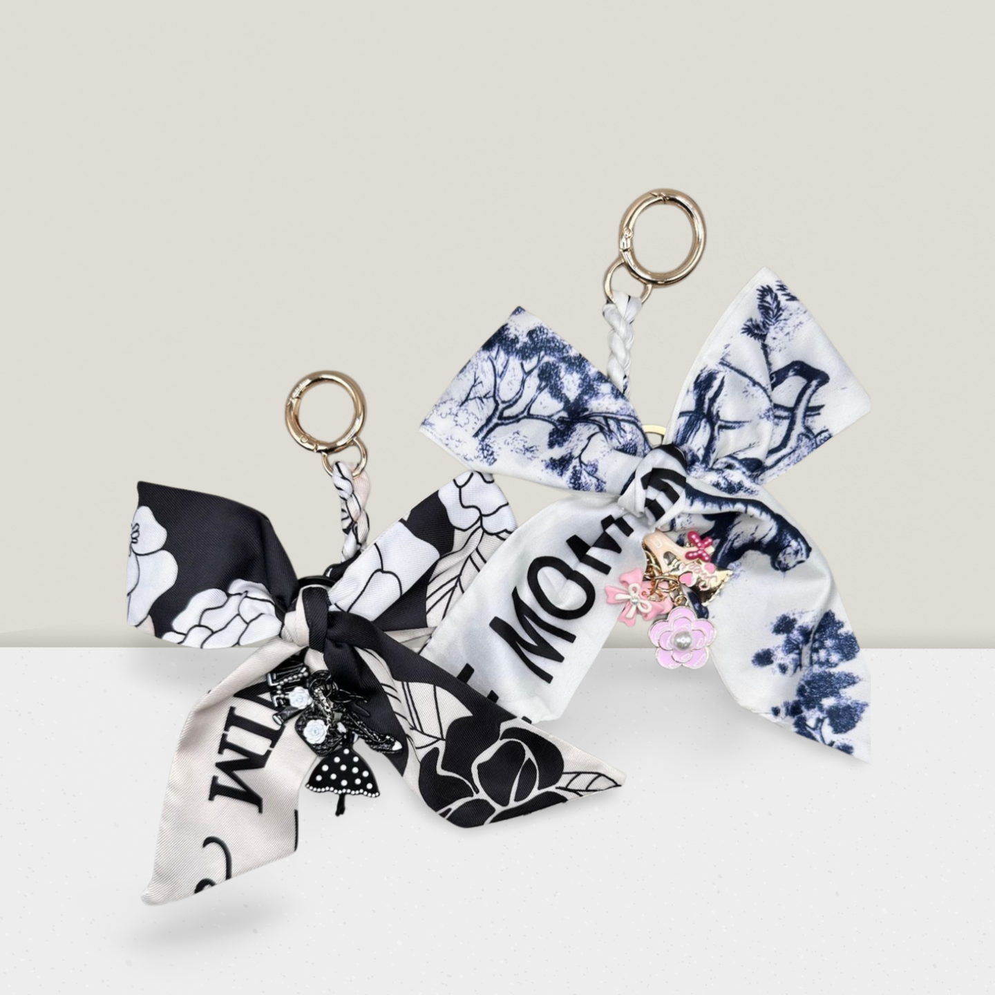 🎀 Ribbon Romance – Scarf-Charm mit Schleife & Mini-Charms 🕊️✨