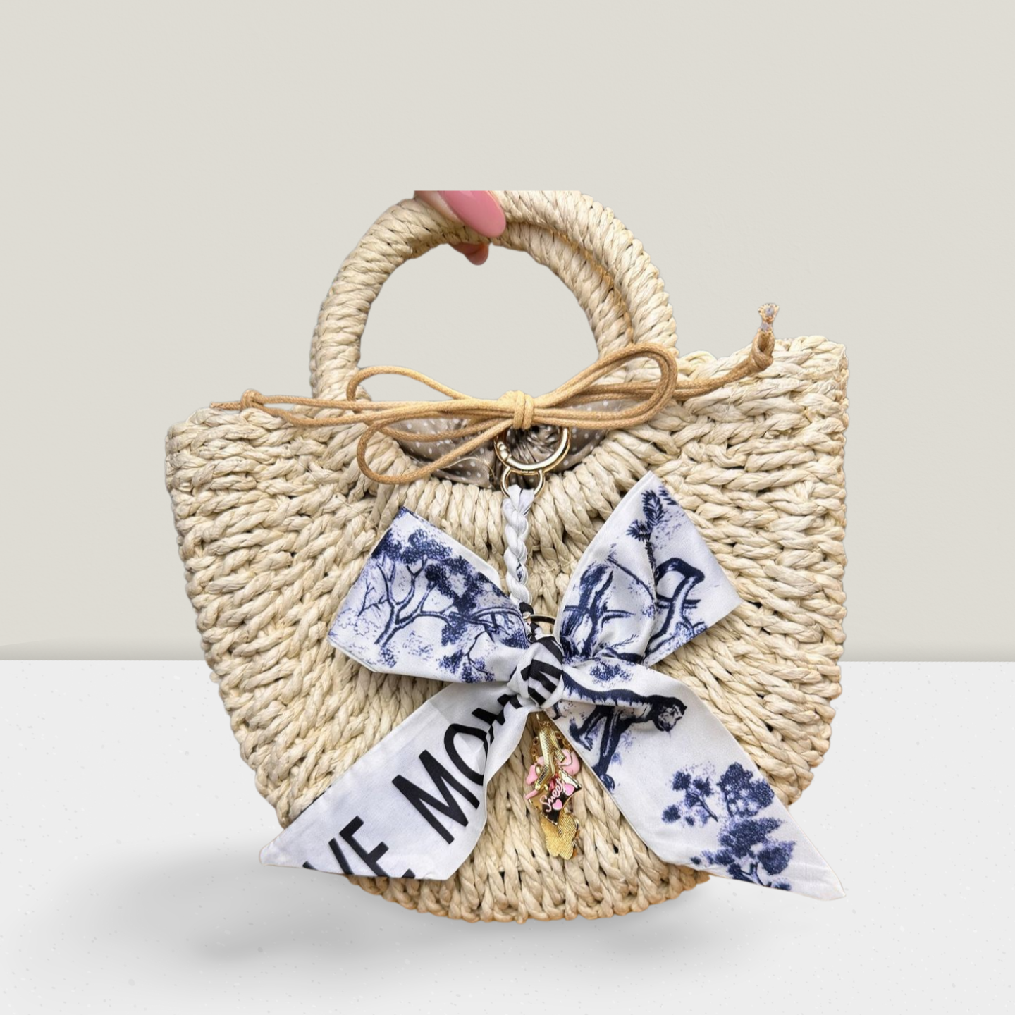 🎀 Ribbon Romance – Scarf-Charm mit Schleife & Mini-Charms 🕊️✨