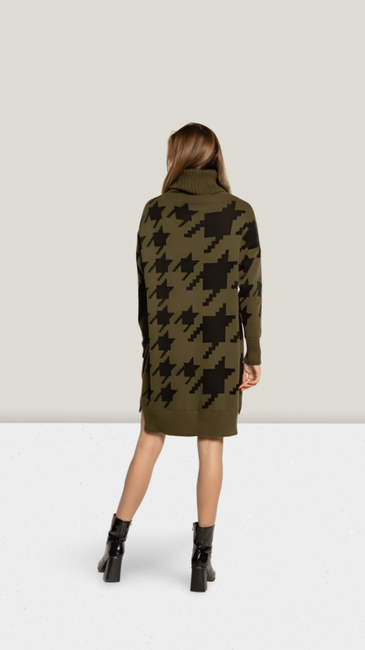 Pulloverkleid mit Rollkragen und Hahnentrittmuster