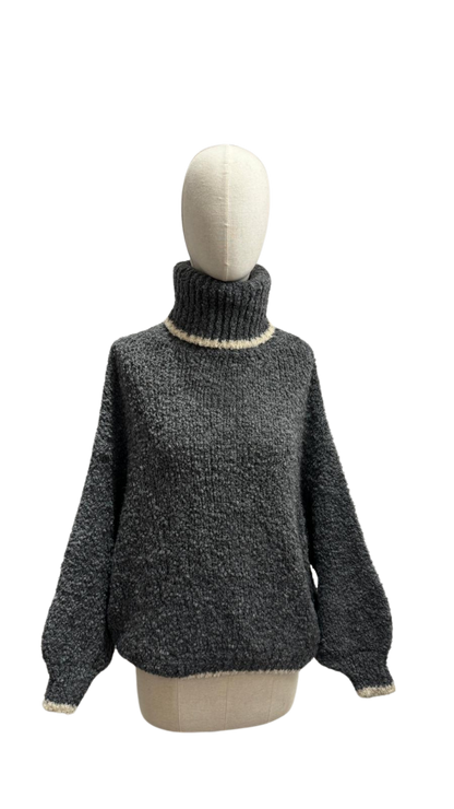 Oversize Strick-Rollkragenpullover mit Farbdetail