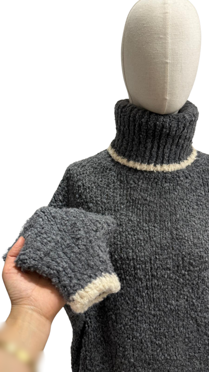 Oversize Strick-Rollkragenpullover mit Farbdetail