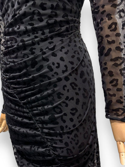 Midi-Kleid mit langen Ärmeln und modernem Leopardenprint